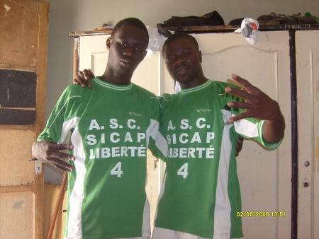 Adama et Gouza ki forme le groupe de rap diawu ji